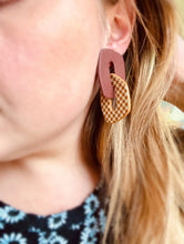 Load image into Gallery viewer, Checkered Linx