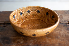 Load image into Gallery viewer, Balinese Greeting Basket
